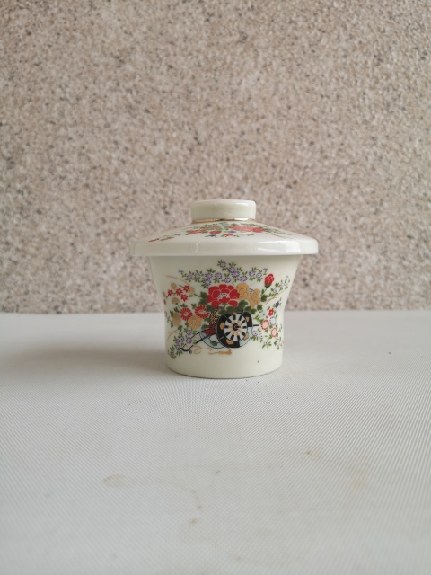 古玩陶瓷花卉紋蓋杯拍賣,當前價格198元