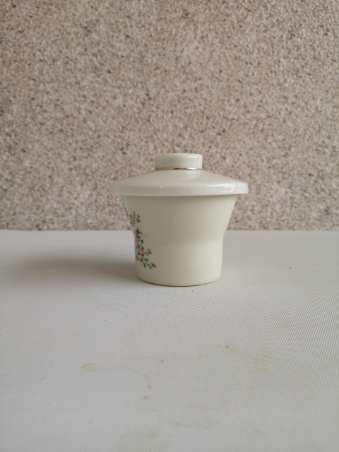 古玩陶瓷花卉紋蓋杯拍賣,當前價格198元