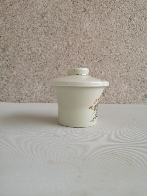 古玩陶瓷花卉紋蓋杯拍賣,當前價格198元