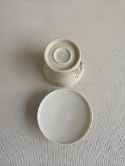 古玩陶瓷花卉紋蓋杯拍賣,當前價格198元