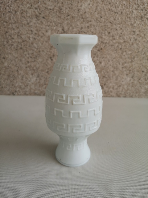 古玩陶瓷白釉印花瓶拍賣,當(dāng)前價(jià)格298元