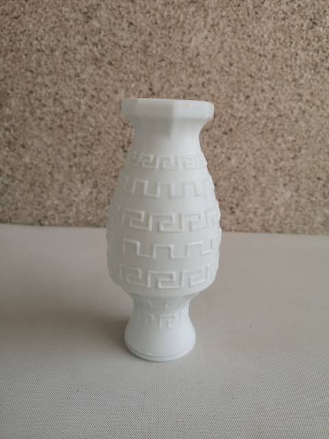 古玩陶瓷白釉印花瓶拍賣,當(dāng)前價(jià)格298元