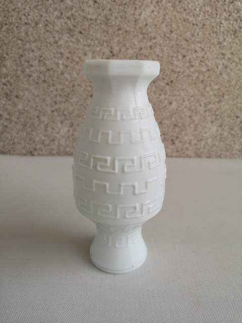 古玩陶瓷白釉印花瓶拍賣,當(dāng)前價(jià)格298元