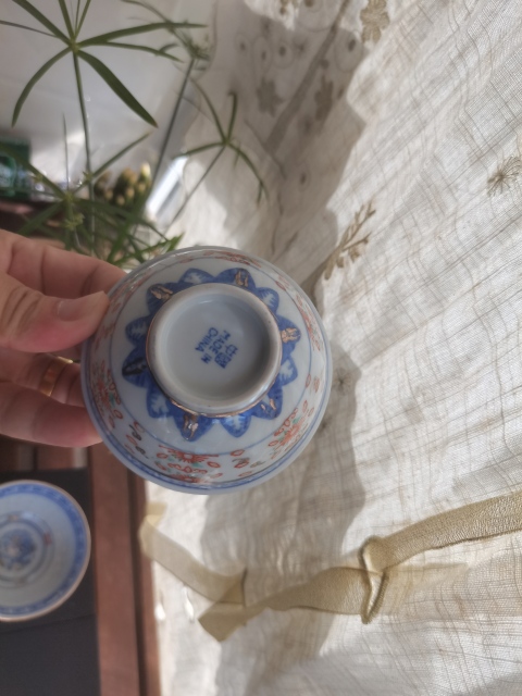 古玩陶瓷創匯.兩只青花礬紅玲瓏大茶園拍賣,當前價格198元