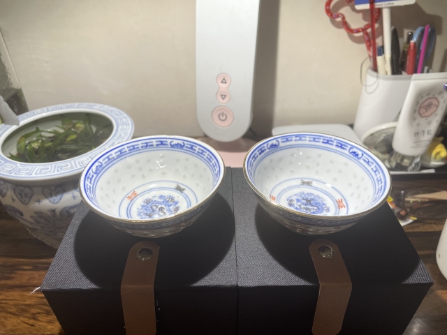 古玩陶瓷創匯.兩只青花礬紅玲瓏大茶園拍賣,當前價格198元