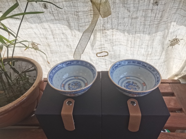 古玩陶瓷創匯.兩只青花礬紅玲瓏大茶園拍賣,當前價格198元