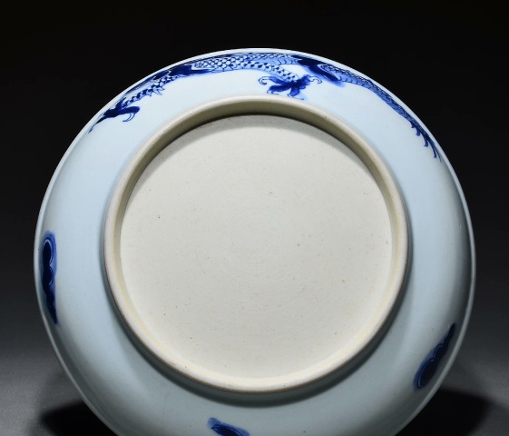 古玩陶瓷雍正青花過墻龍紋盤拍賣,當前價格5000元