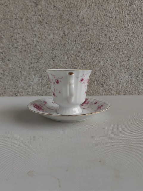 古玩陶瓷胭脂紅花卉紋杯盤拍賣，當(dāng)前價(jià)格298元