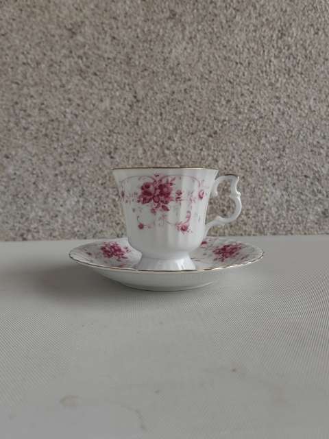 古玩陶瓷胭脂紅花卉紋杯盤拍賣，當(dāng)前價(jià)格298元