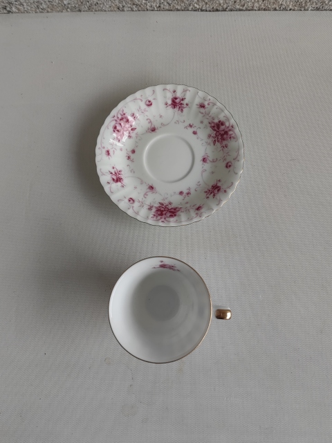 古玩陶瓷胭脂紅花卉紋杯盤拍賣，當(dāng)前價(jià)格298元