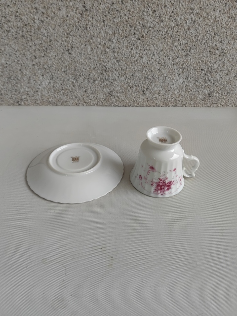 古玩陶瓷胭脂紅花卉紋杯盤拍賣，當(dāng)前價(jià)格298元