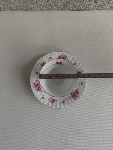 古玩陶瓷胭脂紅花卉紋杯盤拍賣，當(dāng)前價(jià)格298元