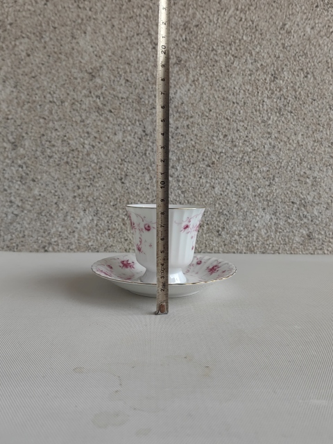 古玩陶瓷胭脂紅花卉紋杯盤拍賣，當(dāng)前價(jià)格298元