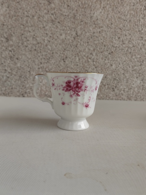 古玩陶瓷胭脂紅花卉紋杯盤拍賣，當(dāng)前價(jià)格298元