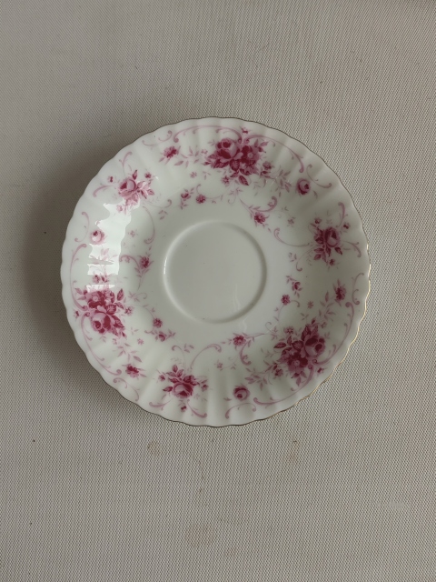 古玩陶瓷胭脂紅花卉紋杯盤拍賣，當(dāng)前價(jià)格298元