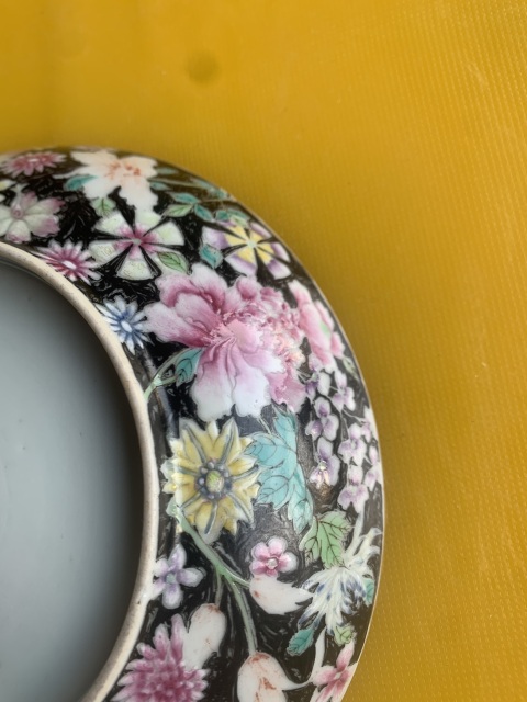 古玩陶瓷墨地粉彩百花不落地紋盤拍賣，當(dāng)前價(jià)格3800元