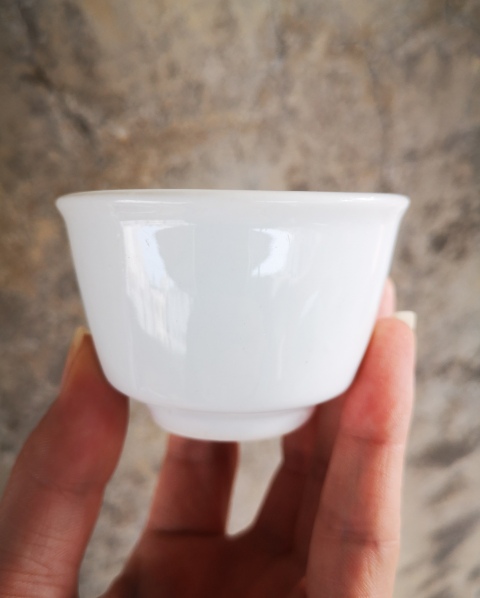 古玩陶瓷清代.甜白釉唇口杯拍賣，當前價格980元