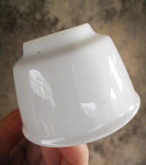 古玩陶瓷清代.甜白釉唇口杯拍賣，當前價格980元