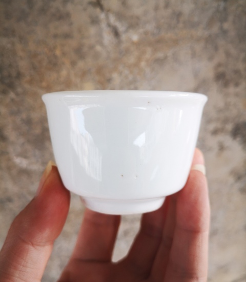 古玩陶瓷清代.甜白釉唇口杯拍賣，當前價格980元