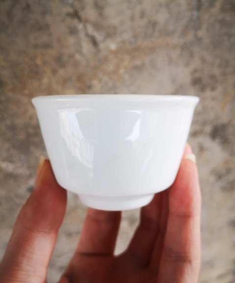 古玩陶瓷清代.甜白釉唇口杯拍賣，當前價格980元