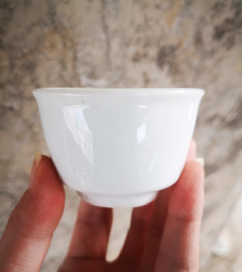 古玩陶瓷清代.甜白釉唇口杯拍賣，當前價格980元