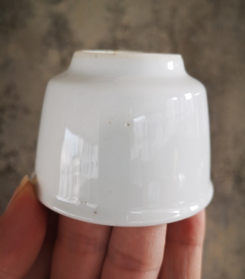 古玩陶瓷清代.甜白釉唇口杯拍賣，當前價格980元