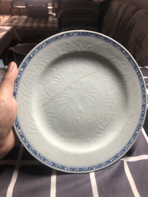古玩陶瓷清康熙.白釉刻花折沿盤拍賣,當前價格0元