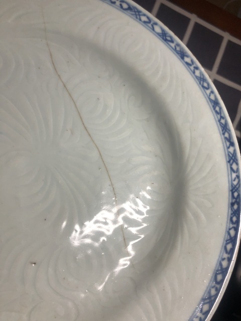 古玩陶瓷清康熙.白釉刻花折沿盤拍賣,當前價格0元