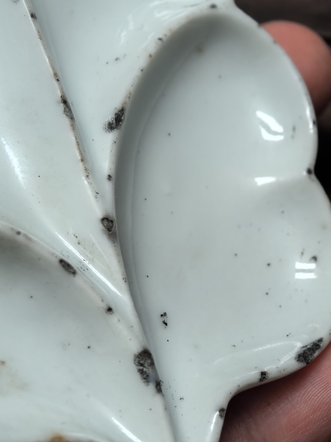 古玩陶瓷清中期白釉仿生瓷樹(shù)葉形筆舔拍賣,當(dāng)前價(jià)格3600元