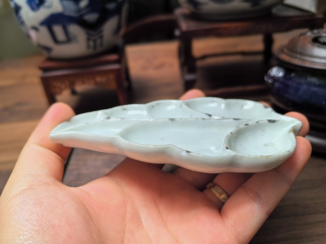 古玩陶瓷清中期白釉仿生瓷樹(shù)葉形筆舔拍賣,當(dāng)前價(jià)格3600元