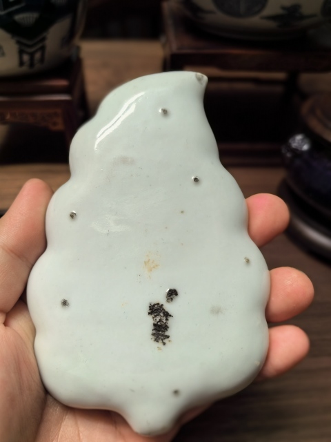 古玩陶瓷清中期白釉仿生瓷樹(shù)葉形筆舔拍賣,當(dāng)前價(jià)格3600元