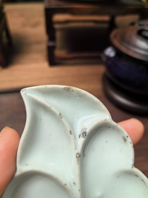 古玩陶瓷清中期白釉仿生瓷樹(shù)葉形筆舔拍賣,當(dāng)前價(jià)格3600元