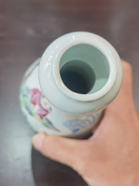古玩陶瓷粉彩劉海戲金蟾圖蒜頭賞瓶拍賣,當前價格13800元