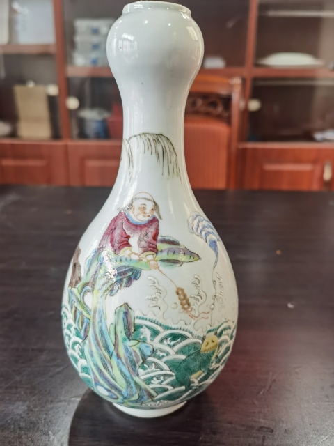 古玩陶瓷粉彩劉海戲金蟾圖蒜頭賞瓶拍賣,當前價格13800元