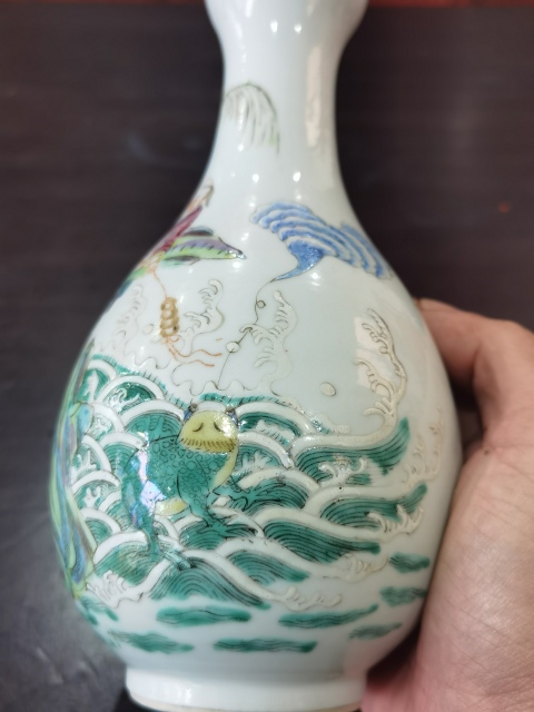 古玩陶瓷粉彩劉海戲金蟾圖蒜頭賞瓶拍賣,當前價格13800元