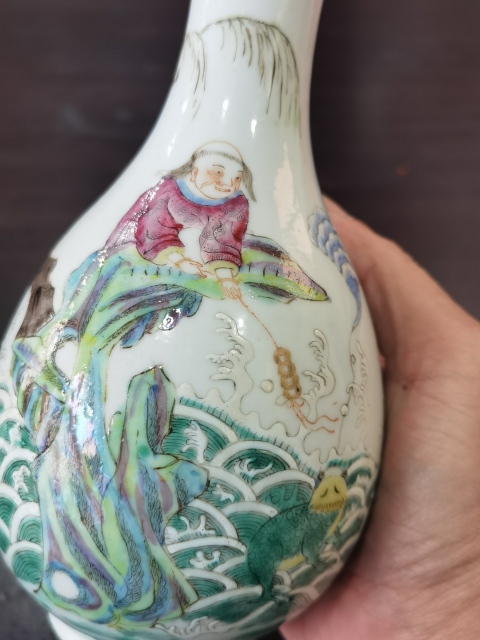 古玩陶瓷粉彩劉海戲金蟾圖蒜頭賞瓶拍賣,當前價格13800元