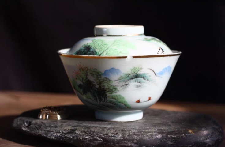 古玩陶瓷清末民初淺絳彩山水紋蓋杯拍賣，當前價格1380元