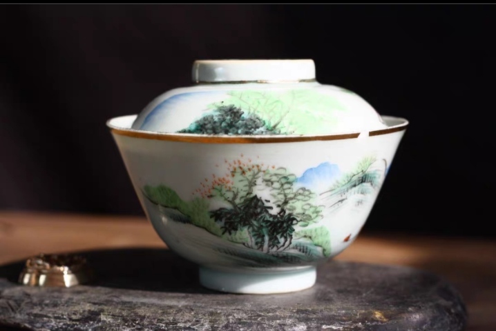 古玩陶瓷清末民初淺絳彩山水紋蓋杯拍賣，當前價格1380元