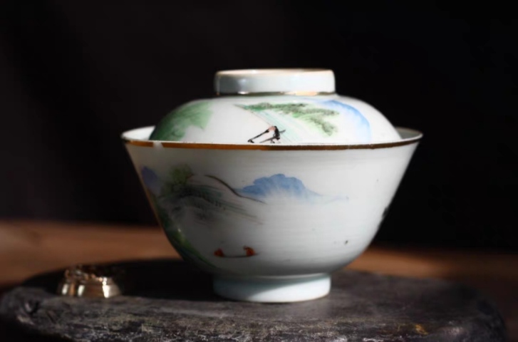 古玩陶瓷清末民初淺絳彩山水紋蓋杯拍賣，當前價格1380元