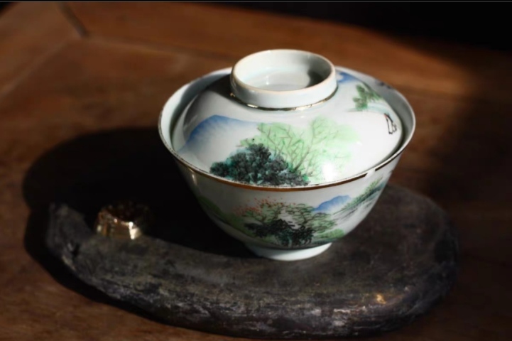 古玩陶瓷清末民初淺絳彩山水紋蓋杯拍賣，當前價格1380元