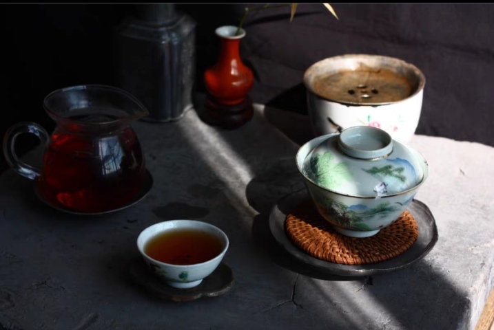 古玩陶瓷清末民初淺絳彩山水紋蓋杯拍賣，當前價格1380元