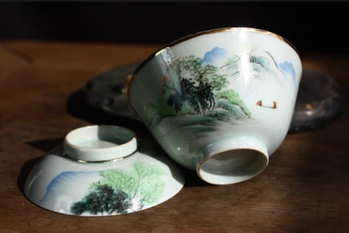 古玩陶瓷清末民初淺絳彩山水紋蓋杯拍賣，當前價格1380元