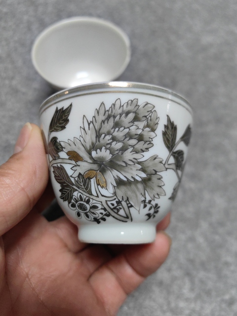 古玩陶瓷名家余遠(yuǎn)生墨彩杯拍賣,當(dāng)前價(jià)格1800元