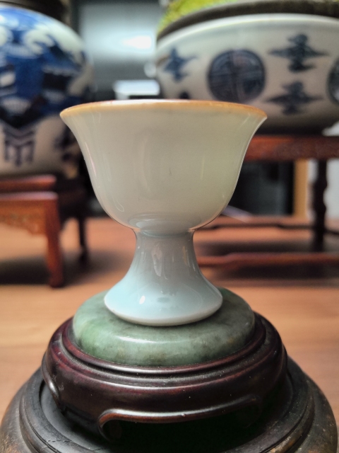 古玩陶瓷康熙粉青釉高足杯拍賣(mài)，當(dāng)前價(jià)格4000元