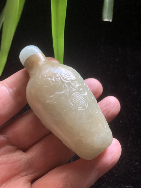 古玩玉器清代和田玉雕“團(tuán)壽紋鼻煙壺”拍賣，當(dāng)前價格15000元