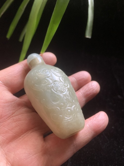 古玩玉器清代和田玉雕“團(tuán)壽紋鼻煙壺”拍賣，當(dāng)前價格15000元
