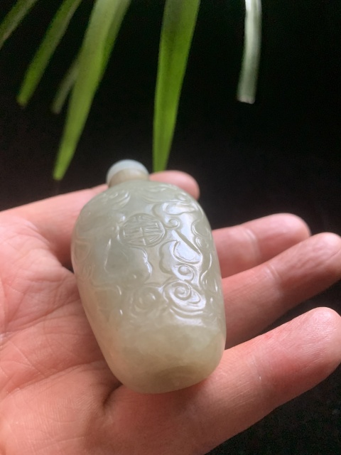 古玩玉器清代和田玉雕“團(tuán)壽紋鼻煙壺”拍賣，當(dāng)前價格15000元