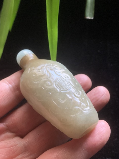 古玩玉器清代和田玉雕“團(tuán)壽紋鼻煙壺”拍賣，當(dāng)前價格15000元