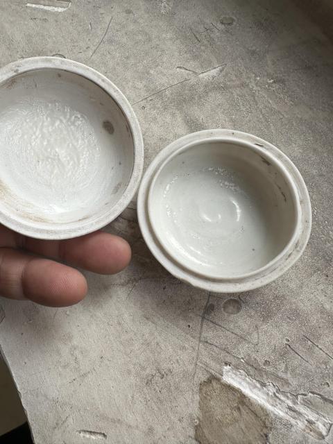 古玩陶瓷白釉印花蓋盒拍賣,當前價格3588元