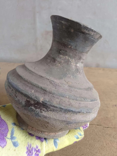 古玩陶瓷漢代灰陶弦紋漢壺拍賣(mài)，當(dāng)前價(jià)格299元